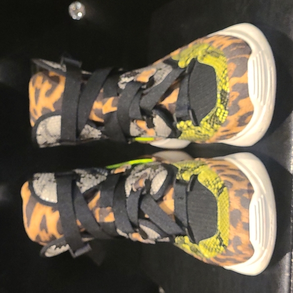 CAPE ROBBIN High Top Sneaker animal and reptile print super cool woman's/Girls - Picture 2 of 4